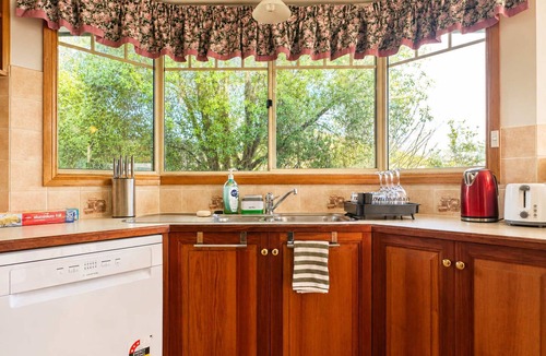 Lindisfarne House | Lindisfarne Loft Near CBD