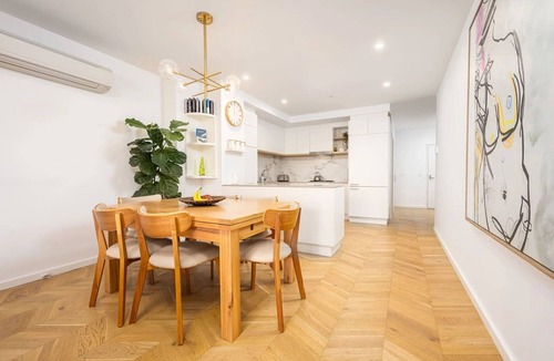 Preston Apartment | Little Gem, close to Melbourne CBD, short train journey to MCG