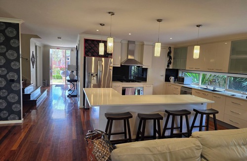 Shepparton House | Located in a peaceful part of Shepparton , perfect for family holidaynnn.