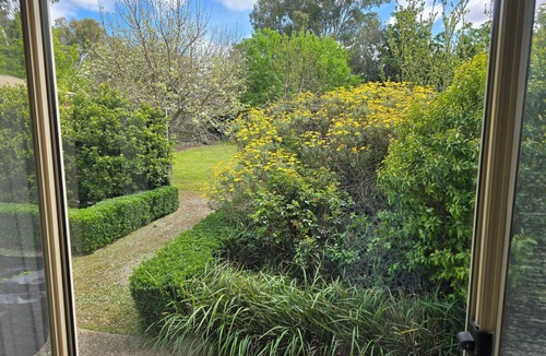 Shepparton House | Located in a peaceful part of Shepparton , perfect for family holidaynnn.