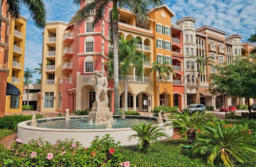 Redevelopment Area Condo | Location and Lifestyle at its Finest!