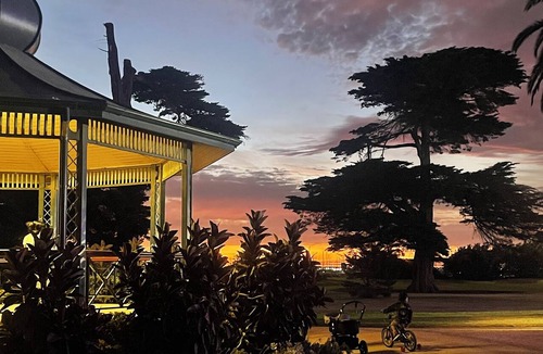 St Kilda West Apartment | Location Location Location. Everything St Kilda offers is here