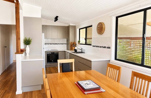 Mollymook Beach House | Lockhart Leafy Cottage