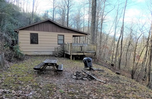 Whittier Cabin | Log Cabin w/Hot Tub near Casino, Cherokee & Bryson City
