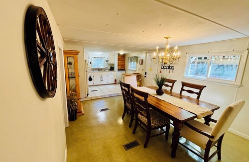 Stemley House | Logan Martin Lakefront Cabin