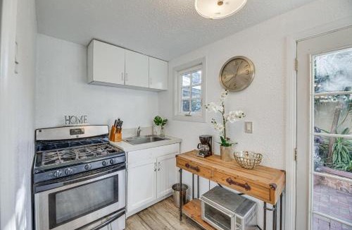 Los Angeles Apartment | Los Angeles Apartment with Patio, 4 Mi to Downtown!
