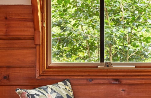 Emerald Cabin | Love in the Mist cabin (new listing)