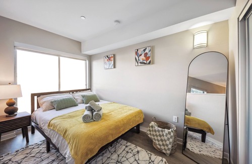 Downtown Bed & Breakfast | Lovely Studio in Santa Monica w Free Parking