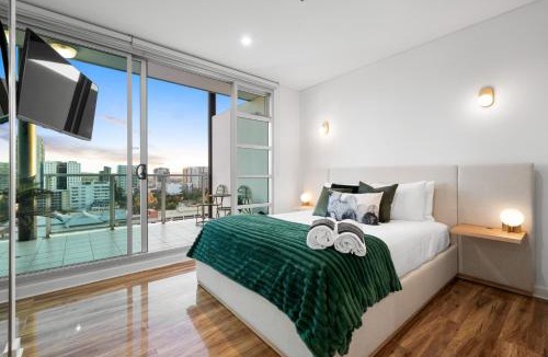 Adelaide Central Business District Apartment | Luxe 3BR Penthouse North Terrace CBD, Parking & City Views