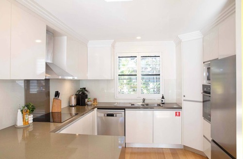 Woolloomooloo Apartment | Luxe Bright 2BR. Walk to Harbour wharf + parking