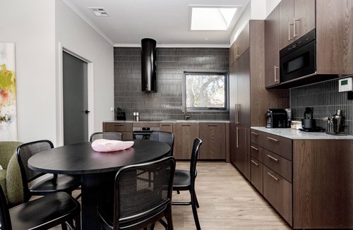 Narrabundah House | Luxe Inner South Home – Designer Comfort & Outdoor Living Near Canberra Sights