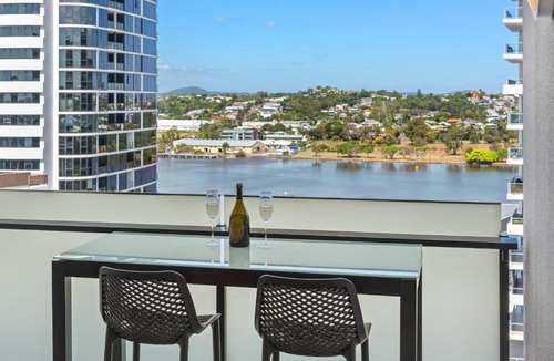 Hamilton Apartment | Luxe Portside Apt with River Views, Parking & Study