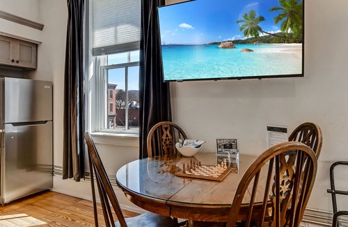 Beacon Apartment | Luxe Studio 4 On Main Street -Luxury Steam Shower, Views! Kitchen, Washer/Dryer
