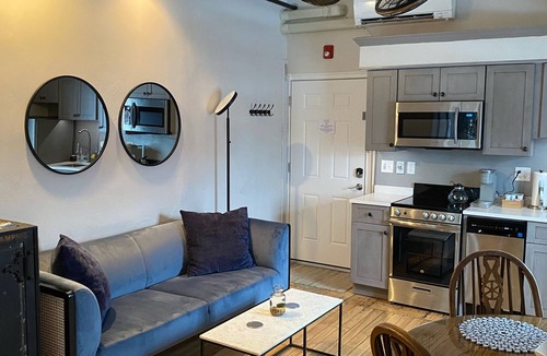 Beacon Apartment | Luxe Studio 4 On Main Street -Luxury Steam Shower, Views! Kitchen, Washer/Dryer