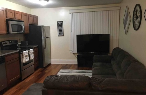 Niskayuna Apartment | luxery lounge with free parking