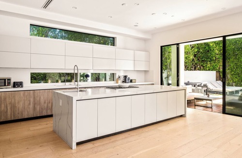 Mid City House | Luxurious Retreat - Modern House with Pool