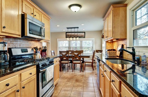 Skaneateles House | Luxurious, Three Bedroom, Pet Friendly Home. Walk to Village!