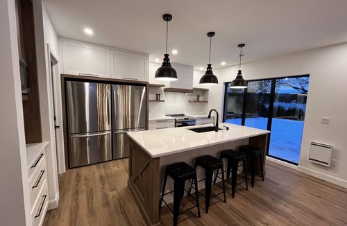 Les Etchemins Regional County Municipality Ski Chalet | Luxurious waterfront cottage