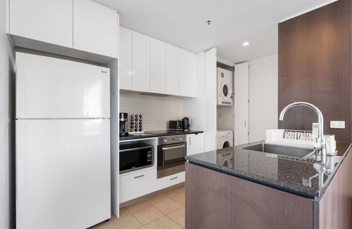 Belconnen Apartment | Luxury 3BR 3BA Apartment Near Mall, Lake Views, Pool, Gym & BBQ Area