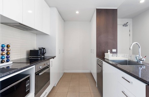 Belconnen Apartment | Luxury 3BR 3BA Apartment Near Mall, Lake Views, Pool, Gym & BBQ Area