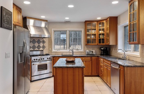 Chester Villa | Luxury 9BR Retreat w/Pool & Hot Tub