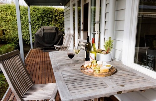 Point Lonsdale Cottage | Luxury Accessible Garden Retreat Near Beaches, Golf & Wineries