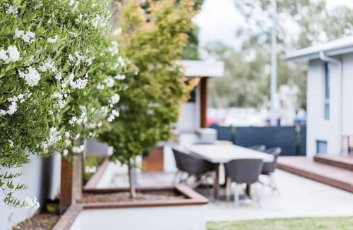 Stirling House | Luxury Central Canberra Home For Families/Work