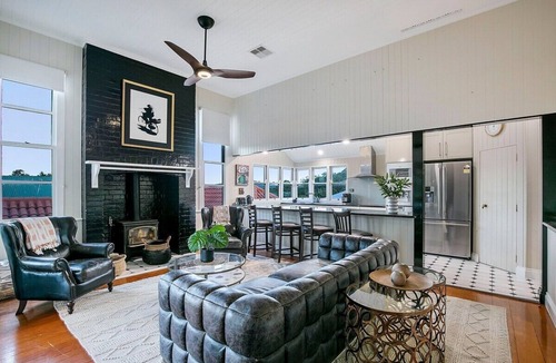 Wellers Hill House | Luxury City Escape - City Views+Pool+Spa+Tennis