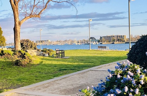 Jack London District Condo | Luxury condo 1 block to BART, one stop to SF, 1 mile to Jack London Square