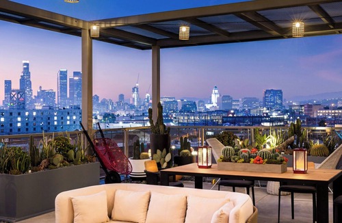 Arts District Apartment | Luxury DTLA Oasis. 1BR Apt. View, Pool + Gym.