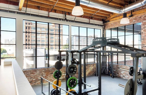 Arts District Apartment | Luxury DTLA Oasis. 1BR Apt. View, Pool + Gym.