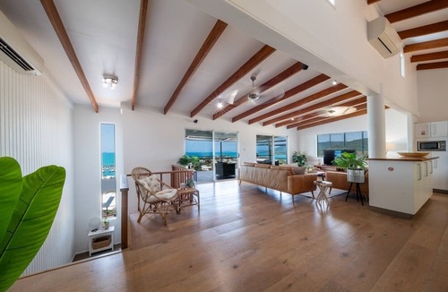 Airlie Beach House | Luxury Family Escape with Stunning Ocean Views & Huge Pool