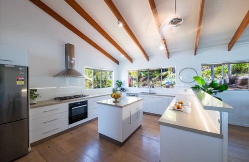 Airlie Beach House | Luxury Family Escape with Stunning Ocean Views & Huge Pool