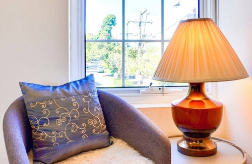 Hawthorn Apartment | Luxury & Grandeur | Balcony Views| Prime Location, Parking, 15 mins to CBD!