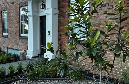 Hawthorn Apartment | Luxury & Grandeur | Balcony Views| Prime Location, Parking, 15 mins to CBD!