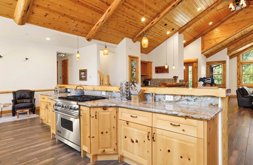 Evergreen Estates Cabin | Luxury Heavenly Lodge Big Bear~ Hot Tub + Pool Table