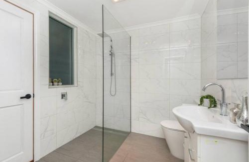 Bendigo Villa | Luxury Home Away From Home in Heart Bendigo's CBD Pets Welcome Cats and Dogs