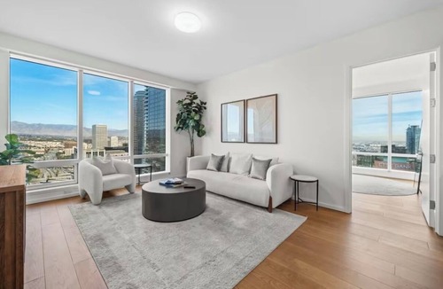 Vernon Apartment | Luxury Modern 2-bedroom apartment Home in Los Angeles w/WiFi + Central Ac