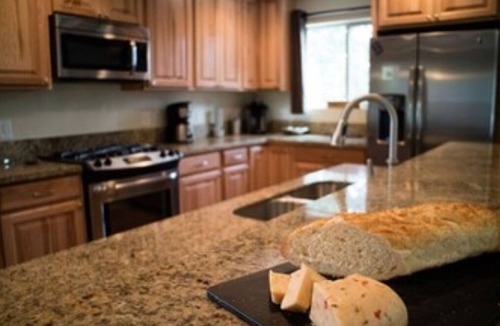 Upper Kingsbury House | LUXURY MOUNTAIN HOME -Ideal for families- RARE FIND- Sleeps 10