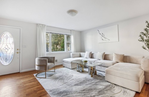 White Plains House | Luxury NY Home with Free Parking
