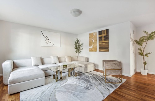 White Plains House | Luxury NY Home with Free Parking