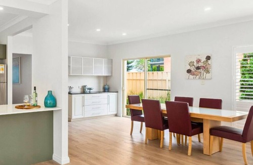 Victor Harbor House | Luxury Ocean Front 3BR Home in Central Victor Harbor