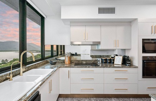 Cairns North Apartment | Luxury Oceanview Penthouse at Northshore Tower Cairns