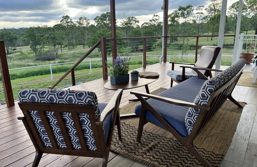 Ellesmere Cottage | Luxury Rustic Country Retreat Stunning Views for Families