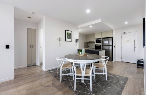 Gold Coast Apartment | Luxury Spacious 3 Bedroom Apartment near to Golf Courses and Theme Parks