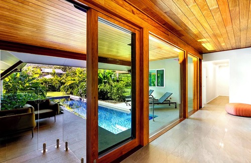 Airlie Beach House | Luxury Villas Celeste (Walk to Beach)