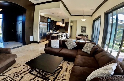 Freeport House | Luxury Water Front Villa Freeport Bahamas
