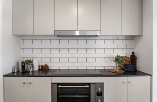 Kingston Apartment | Luxury Water Views | 5 Beds | 2 Cars | Wifi | Disney+ and test