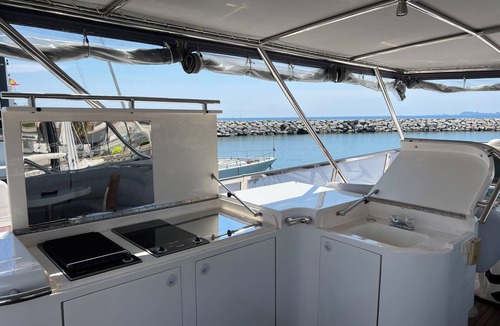 Badalona Boat Rental | Luxury yacht in marina de Badalona. Price for overnight stay in the whole yacht.