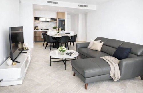 Brisbane Central Business District Apartment | Lv 53 Riverview Luxe Apt on QWR - Crown's Jewel City view with Parking